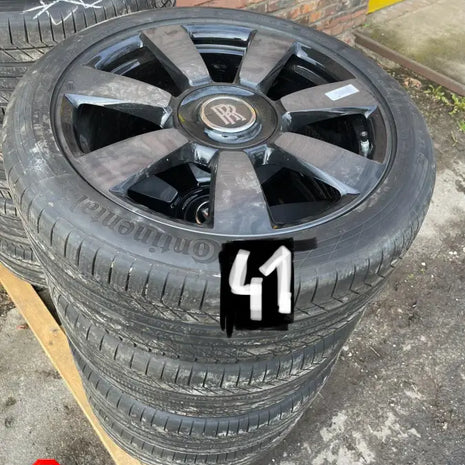 ROLLS-ROYCE WHEEL AND TYRE SET