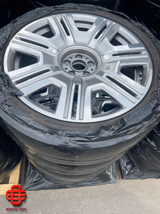 ROLLS-ROYCE WHEEL AND TYRE SET