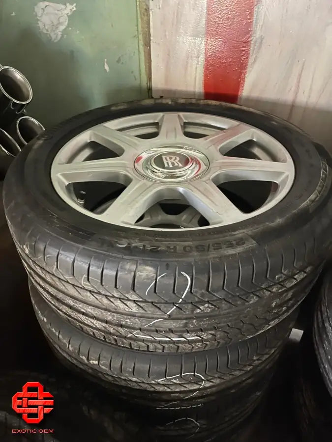 ROLLS-ROYCE WHEEL AND TYRE SET