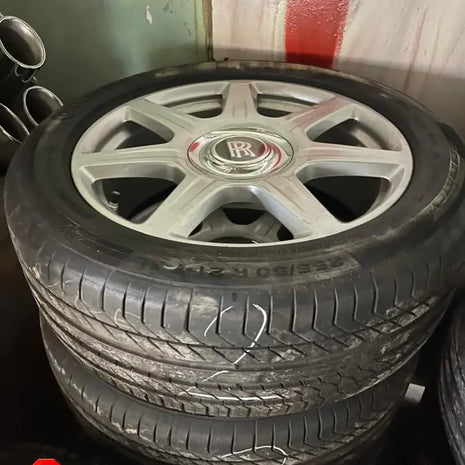 ROLLS-ROYCE WHEEL AND TYRE SET